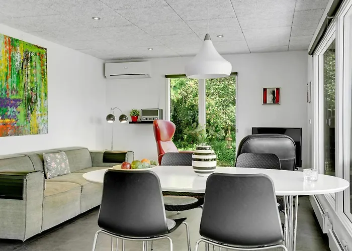 Three-bedroom In Bogense